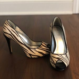 Guess zebra pumps
